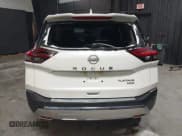 ✅ 2023 Nissan Rogue Platinum • VIN: JN8BT3DD3PW300187 • Lot: 41767197. Wystawiony na IAAI z przebiegiem 14 168 mil. Bezpłatny archiwum sprzedaży aukcyjnych z USA i szczegółowy raport historii pojazdu na DreamBid. Zdjęcie 16.