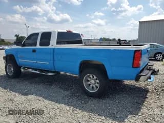 ✅ 2005 Chevrolet Silverado 2500HD LS • VIN: 1GCHK29UX5E139285 • Lot: 80985595. Wystawiony na Copart z przebiegiem 431 404 mil. Bezpłatny archiwum sprzedaży aukcyjnych z USA i szczegółowy raport historii pojazdu na DreamBid. Zdjęcie 2.