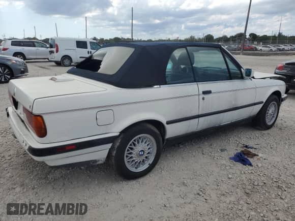 1991 BMW 3 Series z VIN WBABB2317MEC26337, wystawiony jako Copart lot #56911105 z przebiegiem 156 780 mil mil oraz Czysty tytuł • Clean title. Historia ofert i sprzedaży dostępna na DreamBid. Obrazek 3.
