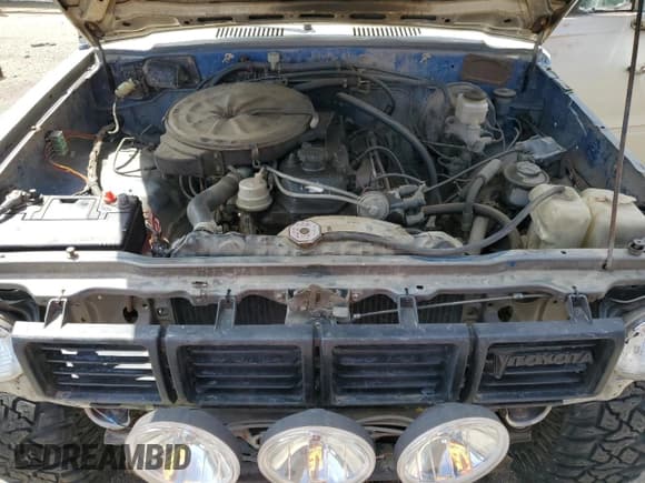 ✅ 1982 Toyota Pickup • VIN: JT4RN38D1C0048967 • Lot: 53748455. Wystawiony na Copart z przebiegiem 80 249 mil. Bezpłatny archiwum sprzedaży aukcyjnych z USA i szczegółowy raport historii pojazdu na DreamBid. Zdjęcie 12.