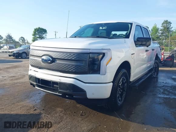 ✅ 2023 Ford F-150 Lightning Pro • VIN: 1FTVW1EL6PWG34059 • Лот: 42010900. Опубликован ранее на IAAI с пробегом 20 759 миль. Бесплатный доступ к архиву аукционных продаж из США и подробный отчёт об истории автомобиля на DreamBid. Изображение 2.