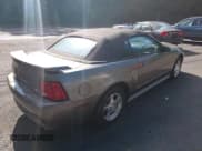 ✅ 2002 Ford Mustang Deluxe • VIN: 1FAFP44492F201735 • Лот: 71926605. Опубликован ранее на Copart с пробегом 169 409 миль. Бесплатный доступ к архиву аукционных продаж из США и подробный отчёт об истории автомобиля на DreamBid. Изображение 4.