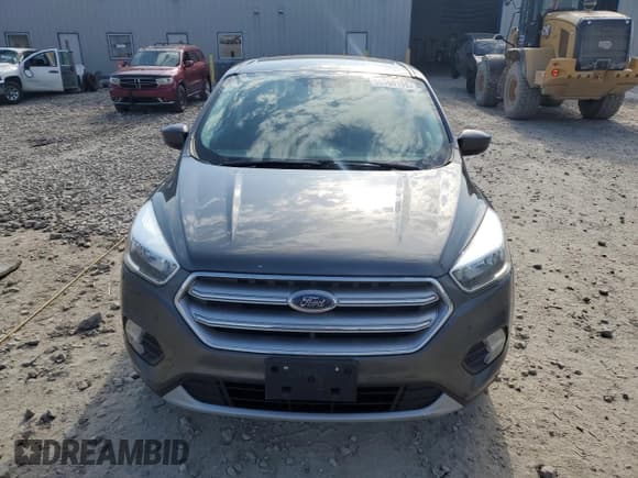 ✅ 2017 Ford Escape SE • VIN: 1FMCU0GD9HUB65314 • Lot: 55990195. Wystawiony na Copart z przebiegiem 128 344 mil. Bezpłatny archiwum sprzedaży aukcyjnych z USA i szczegółowy raport historii pojazdu na DreamBid. Zdjęcie 5.