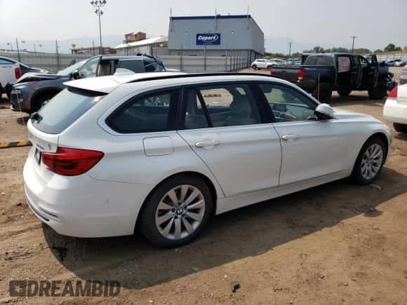 2018 BMW 3 Series 328d xDrive с VIN WBA8J1C53JA018885, выставлен на аукционе Copart как лот 64187624 с пробегом 84 392 миль миль и Списание • Salvage title. История ставок и продаж доступна на DreamBid. Изображение 3.