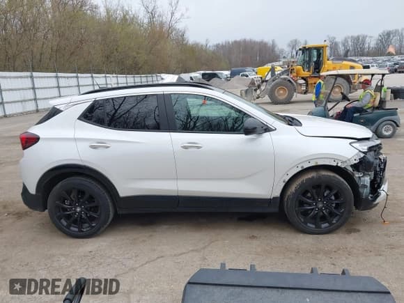 ✅ 2024 Buick Encore GX Sport Touring • VIN: KL4AMESL6RB011206 • Lot: 42092669. Wystawiony na IAAI z przebiegiem 18 282 mil. Bezpłatny archiwum sprzedaży aukcyjnych z USA i szczegółowy raport historii pojazdu na DreamBid. Zdjęcie 14.