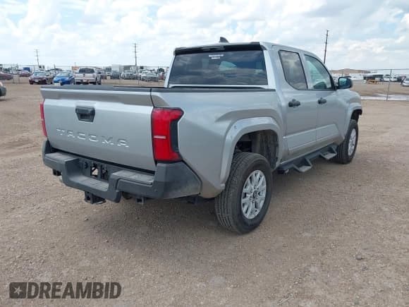 ✅ 2024 Toyota Tacoma SR • VIN: 3TYKD5HNXRT013380 • Лот: 42809965. Опубликован ранее на IAAI с пробегом 2 275 миль. Бесплатный доступ к архиву аукционных продаж из США и подробный отчёт об истории автомобиля на DreamBid. Изображение 4.