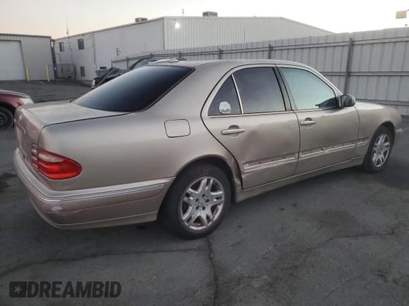 ✅ 2001 Mercedes-Benz E 320 • VIN: WDBJF70J31B293515 • Lot: 79318294. Wystawiony na Copart z przebiegiem Nie podano. Bezpłatny archiwum sprzedaży aukcyjnych z USA i szczegółowy raport historii pojazdu na DreamBid. Zdjęcie 3.