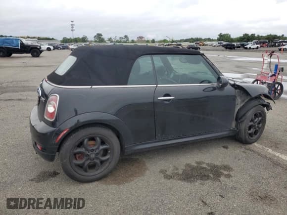 ✅ 2011 MINI Convertible • VIN: WMWZN3C5XBT133252 • Lot: 67171795. Wystawiony na Copart z przebiegiem 111 577 mil. Bezpłatny archiwum sprzedaży aukcyjnych z USA i szczegółowy raport historii pojazdu na DreamBid. Zdjęcie 3.