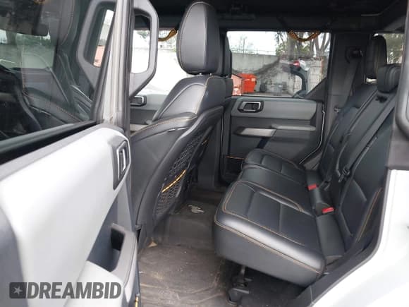 ✅ 2023 Ford Bronco • VIN: 1FMEE5DP0PLA97359 • Lot: 42130581. Wystawiony na IAAI z przebiegiem 32 335 mil. Bezpłatny archiwum sprzedaży aukcyjnych z USA i szczegółowy raport historii pojazdu na DreamBid. Zdjęcie 21.