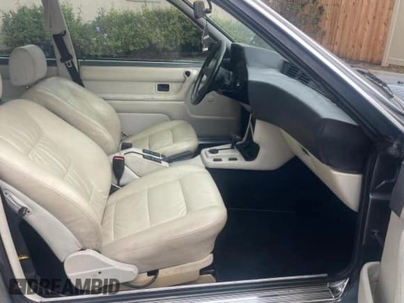 ✅ 1987 BMW 6 Series 635CSi • VIN: WBAEC8405H0614802 • Лот: 41906105. Опубликован ранее на Copart с пробегом 75 533 миль. Бесплатный доступ к архиву аукционных продаж из США и подробный отчёт об истории автомобиля на DreamBid. Изображение 5.