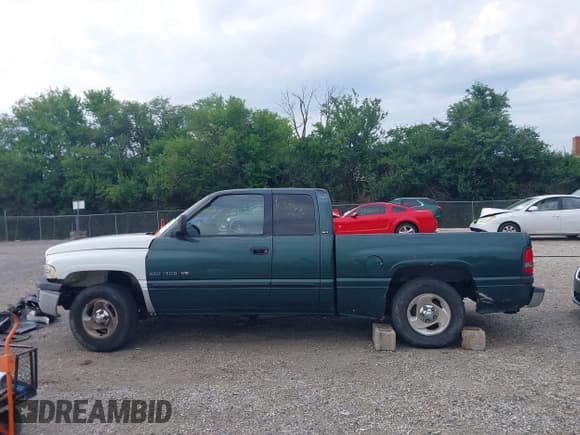 ✅ 2001 Dodge 1500 • VIN: 3B7HC13Z01G782338 • Lot: 42758085. Listed on IAAI with 116,810 mi. Free auction sales archive from the USA and detailed vehicle history report at DreamBid. Image 15.
