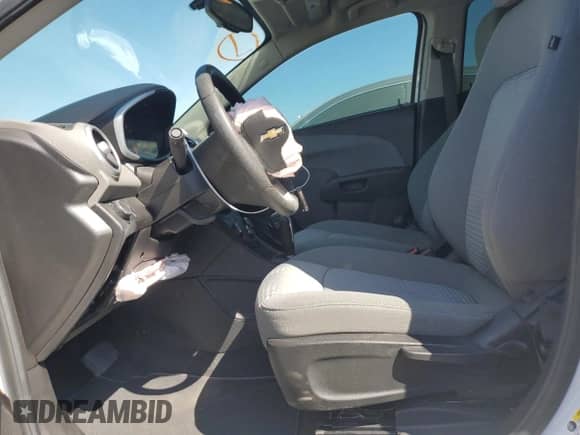 2017 Chevrolet Sonic LS с VIN 1G1JB5SG3H4152017, выставлен на аукционе Copart как лот 69442964 с пробегом 16 021 миль миль и Списание • Salvage title. История ставок и продаж доступна на DreamBid. Изображение 7.