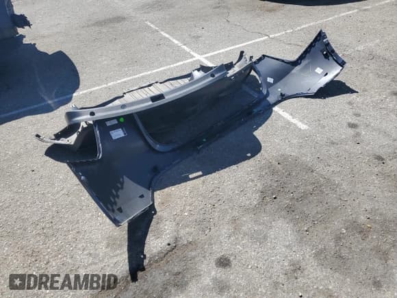 ✅ 2022 Tesla Model Y Long Range • VIN: 7SAYGDEE3NF507044 • Lot: 57560425. Wystawiony na Copart z przebiegiem 46 853 mil. Bezpłatny archiwum sprzedaży aukcyjnych z USA i szczegółowy raport historii pojazdu na DreamBid. Zdjęcie 13.