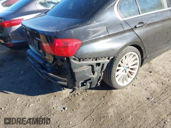 ✅ 2013 BMW 3 Series 328i xDrive • VIN: WBA3B5C55DP539042 • Лот: 43586826. Опубликован ранее на IAAI с пробегом 136 098 миль. Бесплатный доступ к архиву аукционных продаж из США и подробный отчёт об истории автомобиля на DreamBid. Изображение 19.