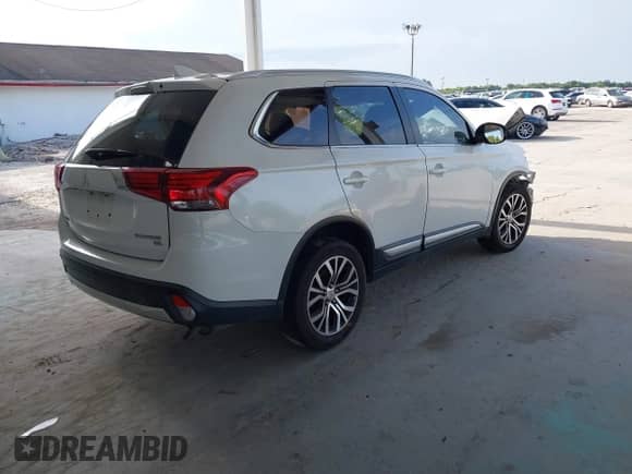 2018 Mitsubishi Outlander SE with VIN JA4AD3A35JZ063086, listed as a IAAI auction lot 42416527 with 183,541 mi miles and . Bid and sale history available at DreamBid. Image 4.