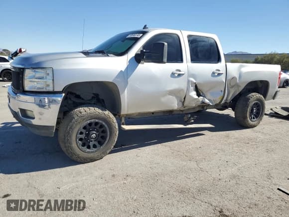 ✅ 2011 Chevrolet Silverado 2500HD LTZ • VIN: 1GC1KYC83BF236141 • Lot: 90696195. Listed on Copart with 67,086 mi. Free auction sales archive from the USA and detailed vehicle history report at DreamBid. Image 1.