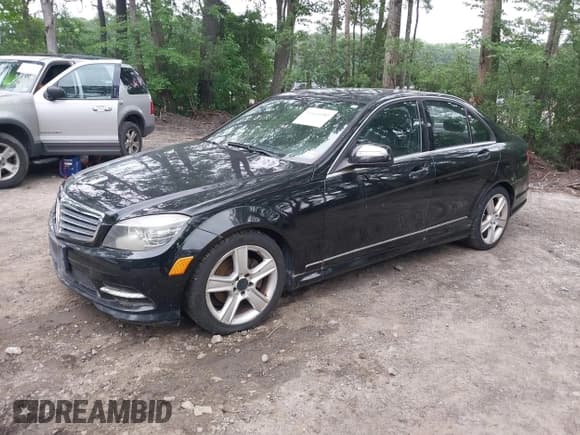 ✅ 2011 Mercedes-Benz C 300 Sport • VIN: WDDGF8BB7BR176073 • Lot: 42464080. Listed on IAAI with 260,527 mi. Free auction sales archive from the USA and detailed vehicle history report at DreamBid. Image 2.