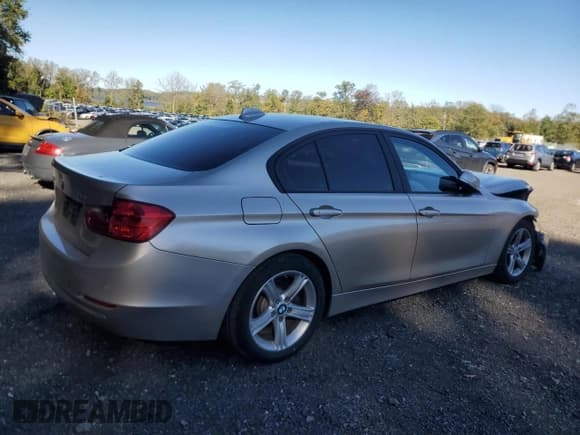 ✅ 2013 BMW 3 Series 328i xDrive • VIN: WBA3B5C53DF595082 • Lot: 84819145. Wystawiony na Copart z przebiegiem 118 437 mil. Bezpłatny archiwum sprzedaży aukcyjnych z USA i szczegółowy raport historii pojazdu na DreamBid. Zdjęcie 3.