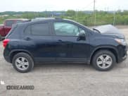✅ 2022 Chevrolet Trax LT • VIN: KL7CJPSM9NB516854 • Lot: 42344457. Wystawiony na IAAI z przebiegiem 14 000 mil. Bezpłatny archiwum sprzedaży aukcyjnych z USA i szczegółowy raport historii pojazdu na DreamBid. Zdjęcie 12.