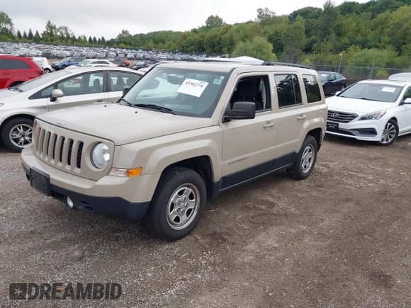 ✅ 2017 Jeep Patriot Sport • VIN: 1C4NJPBA4HD130577 • Lot: 43302770. Wystawiony na IAAI z przebiegiem 71 632 mil. Bezpłatny archiwum sprzedaży aukcyjnych z USA i szczegółowy raport historii pojazdu na DreamBid. Zdjęcie 17.