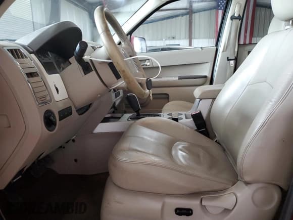 ✅ 2008 Mercury Mariner Premier • VIN: 4M2CU97118KJ52951 • Lot: 61640225. Listed on Copart with 186,109 mi. Free auction sales archive from the USA and detailed vehicle history report at DreamBid. Image 7.