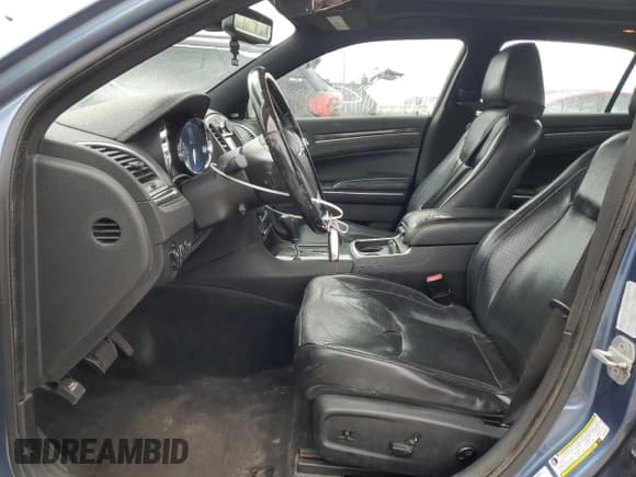 ✅ 2011 Chrysler 300 C • VIN: 2C3CK6CT6BH612156 • Lot: 90479495. Wystawiony na Copart z przebiegiem 179 247 mil. Bezpłatny archiwum sprzedaży aukcyjnych z USA i szczegółowy raport historii pojazdu na DreamBid. Zdjęcie 7.