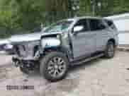 2024 Chevrolet Tahoe LT z VIN 1GNSKNKD6RR415842, wystawiony jako Copart lot #65633995 z przebiegiem 2 548 mil mil oraz Szkoda całkowita • Salvage title. Historia ofert i sprzedaży dostępna na DreamBid. Obrazek 1.