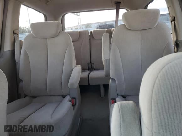 ✅ 2006 Kia Sedona LX • VIN: KNDMB233166057892 • Лот: 92015425. Опубликован ранее на Copart с пробегом 185 793 миль. Бесплатный доступ к архиву аукционных продаж из США и подробный отчёт об истории автомобиля на DreamBid. Изображение 10.