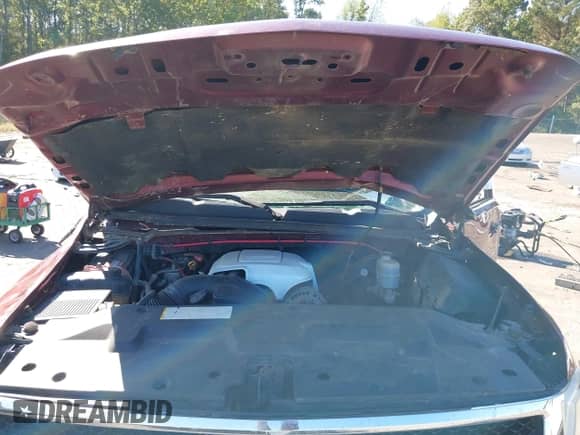 2008 Chevrolet Silverado 1500 1LT z VIN 2GCEK190481320852, wystawiony jako IAAI lot #43398883 z przebiegiem 337 087 mil mil oraz . Historia ofert i sprzedaży dostępna na DreamBid. Obrazek 10.