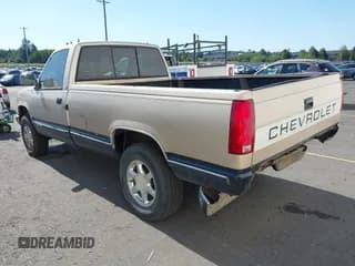 ✅ 1989 Chevrolet Silverado 2500 • VIN: 1GCFK24K9KE242271 • Lot: 43260154. Wystawiony na IAAI z przebiegiem 191 361 mil. Bezpłatny archiwum sprzedaży aukcyjnych z USA i szczegółowy raport historii pojazdu na DreamBid. Zdjęcie 3.