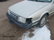 ✅ 1992 Saab 9000 • VIN: YS3CK58B3N1001759 • Lot: 41577492. Wystawiony na IAAI z przebiegiem 137 417 mil. Bezpłatny archiwum sprzedaży aukcyjnych z USA i szczegółowy raport historii pojazdu na DreamBid. Zdjęcie 6.