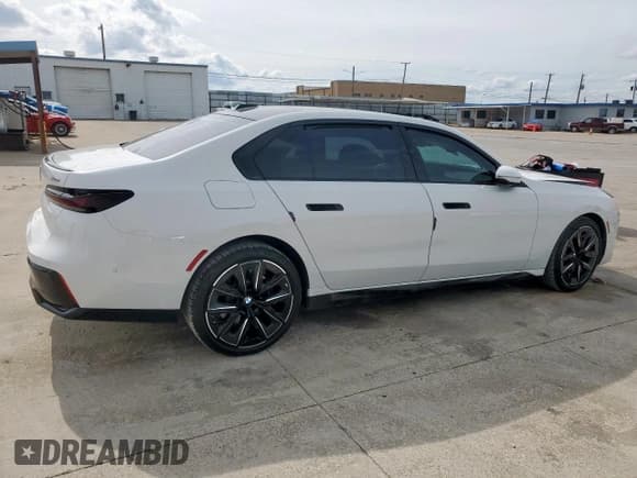 ✅ 2025 BMW 7 Series 740i • VIN: WBA23EH03SCT15620 • Lot: 56041595. Wystawiony na Copart z przebiegiem 3 791 mil. Bezpłatny archiwum sprzedaży aukcyjnych z USA i szczegółowy raport historii pojazdu na DreamBid. Zdjęcie 3.