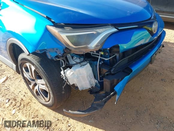 ✅ 2017 Toyota RAV4 LE • VIN: 2T3BFREV7HW547628 • Lot: 43661684. Wystawiony na IAAI z przebiegiem 106 708 mil. Bezpłatny archiwum sprzedaży aukcyjnych z USA i szczegółowy raport historii pojazdu na DreamBid. Zdjęcie 6.