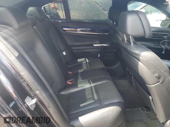 ✅ 2014 BMW 7 Series 750i xDrive • VIN: WBAYB6C59ED225179 • Lot: 72064245. Wystawiony na Copart z przebiegiem 117 561 mil. Bezpłatny archiwum sprzedaży aukcyjnych z USA i szczegółowy raport historii pojazdu na DreamBid. Zdjęcie 10.