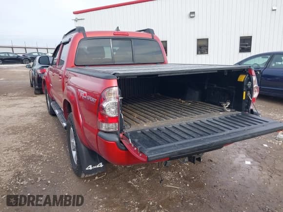 ✅ 2015 Toyota Tacoma • VIN: 3TMLU4EN8FM189953 • Лот: 41584110. Опубликован ранее на IAAI с пробегом 126 833 миль. Бесплатный доступ к архиву аукционных продаж из США и подробный отчёт об истории автомобиля на DreamBid. Изображение 3.