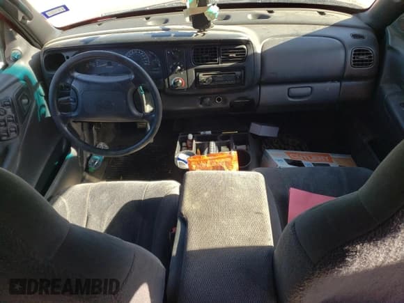 ✅ 2000 Dodge Dakota Sport • VIN: 1B7GL2AX1YS679788 • Lot: 84621604. Wystawiony na Copart z przebiegiem Nie podano. Bezpłatny archiwum sprzedaży aukcyjnych z USA i szczegółowy raport historii pojazdu na DreamBid. Zdjęcie 8.