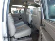 ✅ 2004 Chevrolet Suburban Z71 • VIN: 3GNFK16T94G279792 • Lot: 43573494. Listed on IAAI with 266,397 mi. Free auction sales archive from the USA and detailed vehicle history report at DreamBid. Image 8.