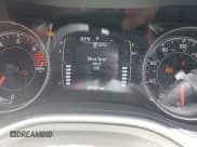 ✅ 2020 Jeep Cherokee Latitude Plus • VIN: 1C4PJMLB5LD626611 • Lot: 42719837. Wystawiony na IAAI z przebiegiem 89 157 mil. Bezpłatny archiwum sprzedaży aukcyjnych z USA i szczegółowy raport historii pojazdu na DreamBid. Zdjęcie 7.