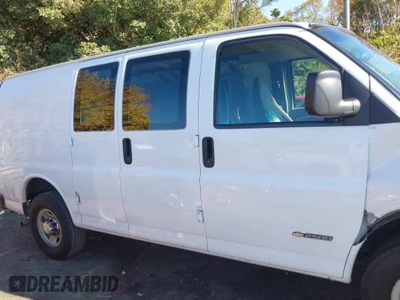 ✅ 2006 Chevrolet Express Cargo • VIN: 1GCGG25V761116941 • Lot: 43585351. Listed on IAAI with 377,432 mi. Free auction sales archive from the USA and detailed vehicle history report at DreamBid. Image 14.