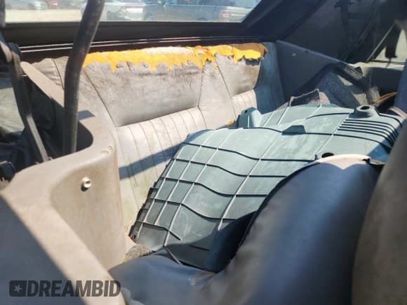 ✅ 1989 Ford Mustang • VIN: 1FABP44AXKF131313 • Lot: 81459415. Wystawiony na Copart z przebiegiem 683 205 mil. Bezpłatny archiwum sprzedaży aukcyjnych z USA i szczegółowy raport historii pojazdu na DreamBid. Zdjęcie 10.