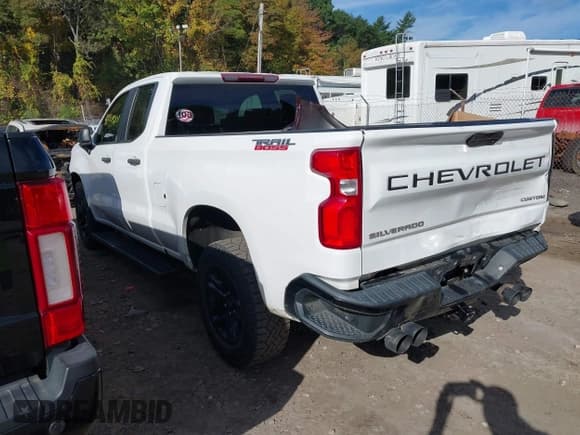✅ 2020 Chevrolet Silverado 1500 Custom Trail Boss • VIN: 1GCRYCEF2LZ237152 • Lot: 40449201. Listed on IAAI with 117,848 mi. Free auction sales archive from the USA and detailed vehicle history report at DreamBid. Image 3.