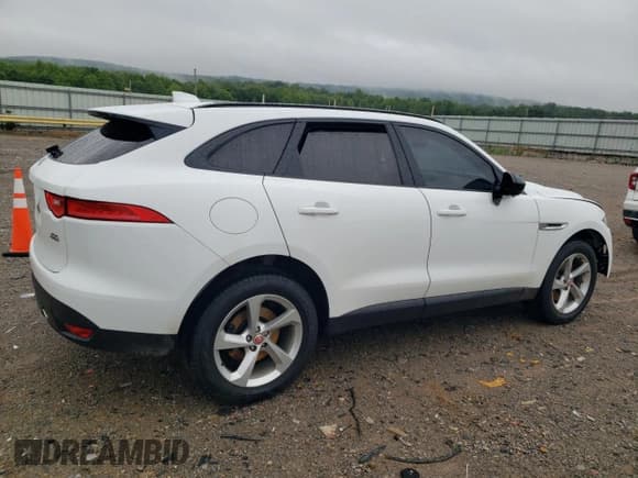 ✅ 2018 Jaguar F-Pace 30t Premium • VIN: SADCJ2GXXJA235675 • Лот: 63371605. Опубликован ранее на Copart с пробегом 108 346 миль. Бесплатный доступ к архиву аукционных продаж из США и подробный отчёт об истории автомобиля на DreamBid. Изображение 3.