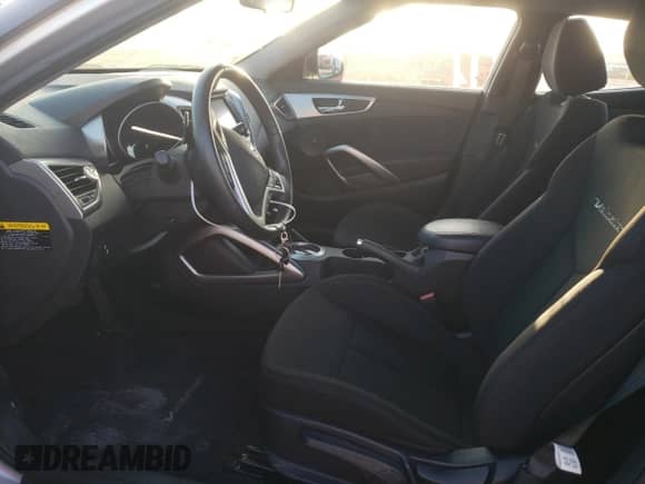 2017 Hyundai Veloster z VIN KMHTC6AD4HU315098, wystawiony jako Copart lot #48684603 z przebiegiem 20 355 mil mil oraz . Historia ofert i sprzedaży dostępna na DreamBid. Obrazek 7.