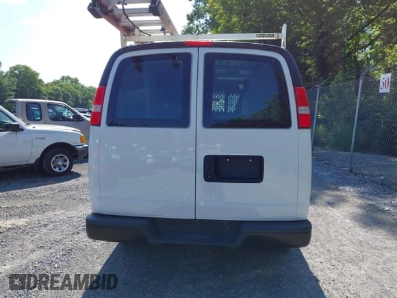 ✅ 2020 Chevrolet Express Cargo • VIN: 1GCZGGFG4L1199102 • Lot: 42406060. Listed on IAAI with 179,317 mi. Free auction sales archive from the USA and detailed vehicle history report at DreamBid. Image 16.