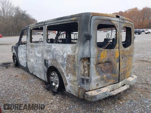 ✅ 2017 Nissan NV SL • VIN: 5BZAF0AAXHN853028 • Lot: 43692321. Wystawiony na IAAI z przebiegiem 154 000 mil. Bezpłatny archiwum sprzedaży aukcyjnych z USA i szczegółowy raport historii pojazdu na DreamBid. Zdjęcie 3.