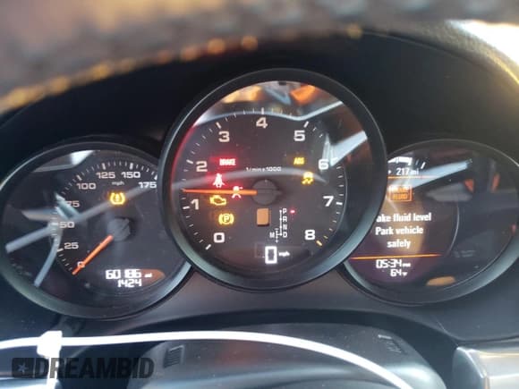 ✅ 2017 Porsche 718 Boxster • VIN: WP0CA2A88HS221047 • Лот: 82905803. Опубликован ранее на Copart с пробегом 60 186 миль. Бесплатный доступ к архиву аукционных продаж из США и подробный отчёт об истории автомобиля на DreamBid. Изображение 9.