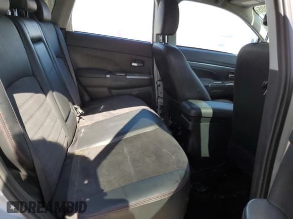 ✅ 2023 Mitsubishi Outlander ES • VIN: JA4ARUAUXPU012964 • Lot: 64581805. Wystawiony na Copart z przebiegiem 17 637 mil. Bezpłatny archiwum sprzedaży aukcyjnych z USA i szczegółowy raport historii pojazdu na DreamBid. Zdjęcie 10.