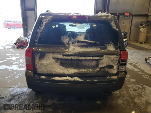 ✅ 2016 Jeep Patriot Sport SE • VIN: 1C4NJPBA0GD603454 • Lot: 84424484. Listed on Copart with 131,900 mi. Free auction sales archive from the USA and detailed vehicle history report at DreamBid. Image 6.