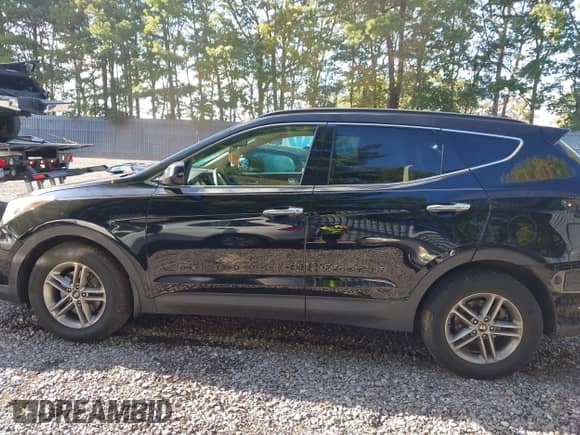 2017 Hyundai Santa Fe 2.4L с VIN 5NMZUDLB4HH015774, выставлен на аукционе IAAI как лот 43260785 с пробегом 158 905 миль миль и . История ставок и продаж доступна на DreamBid. Изображение 14.