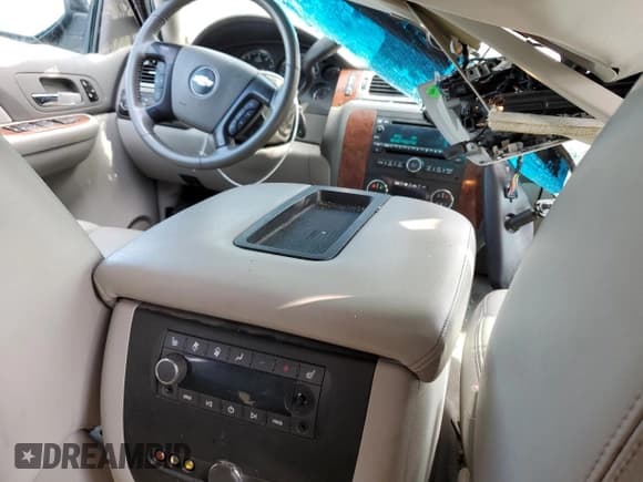 ✅ 2007 Chevrolet Suburban LTZ • VIN: 3GNFK16377G177721 • Lot: 66013204. Wystawiony na Copart z przebiegiem 226 713 mil. Bezpłatny archiwum sprzedaży aukcyjnych z USA i szczegółowy raport historii pojazdu na DreamBid. Zdjęcie 8.